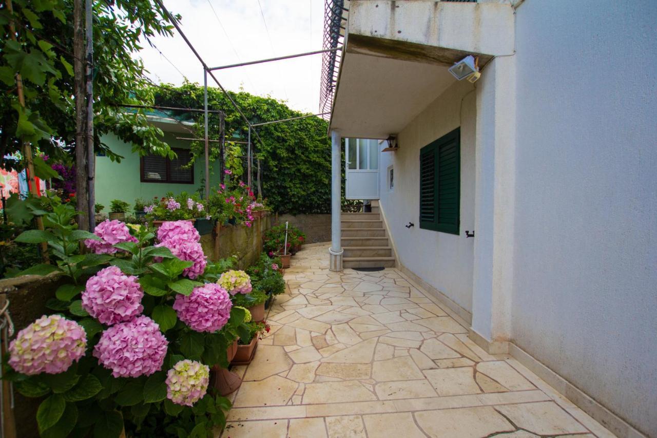 Apartments By The Sea Sucuraj, Hvar - 566 Ngoại thất bức ảnh