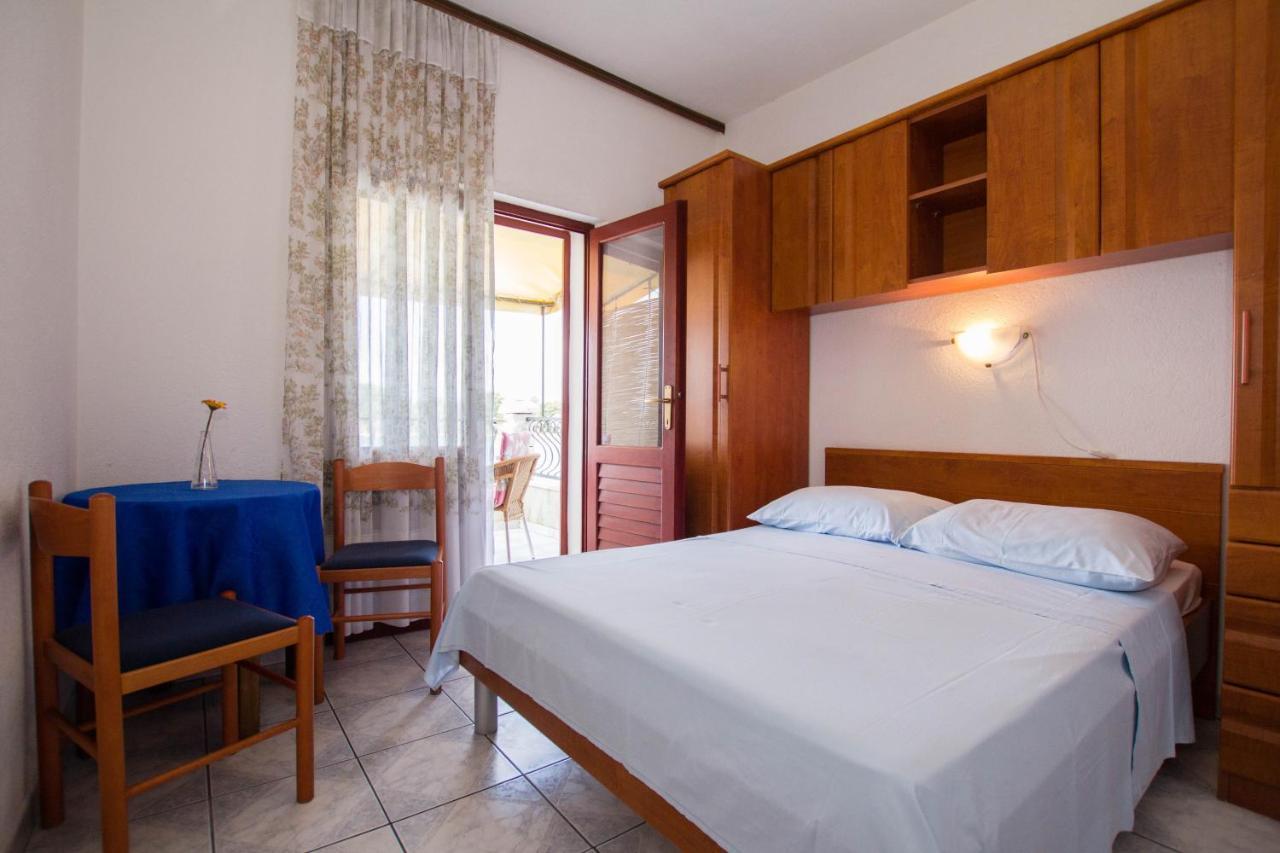 Apartments By The Sea Sucuraj, Hvar - 566 Ngoại thất bức ảnh