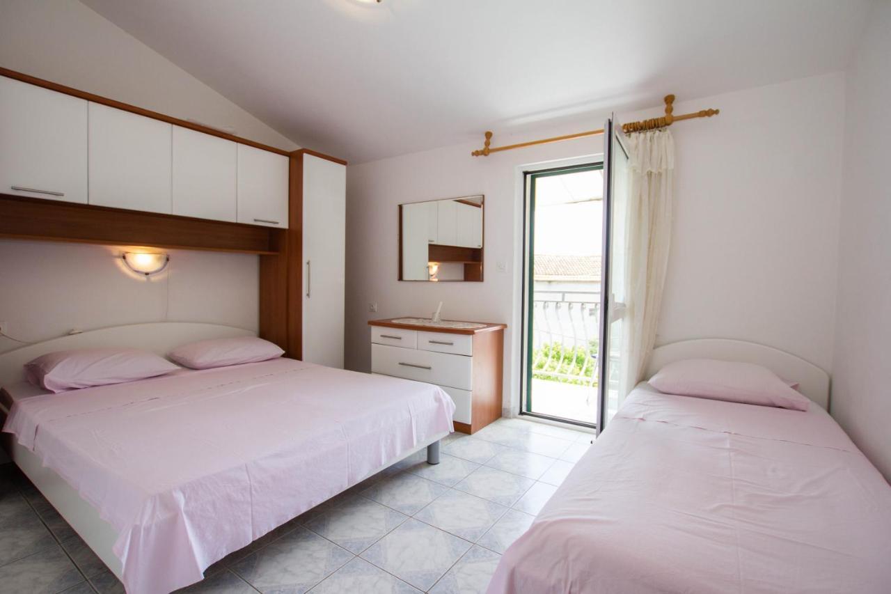 Apartments By The Sea Sucuraj, Hvar - 566 Ngoại thất bức ảnh